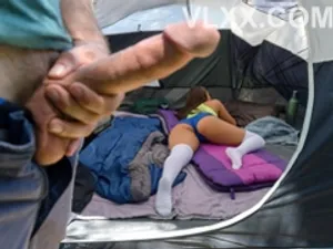 đi cắm trại chung, nam thanh niên phang người vợ ông hàng xóm