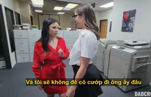 Bố dượng trúng số nắc cùng lúc con yêu và em trợ lý riêng