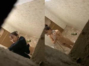 Quay lén gấu vú ngon tắm, khe bướm chảy nước ròng ròng