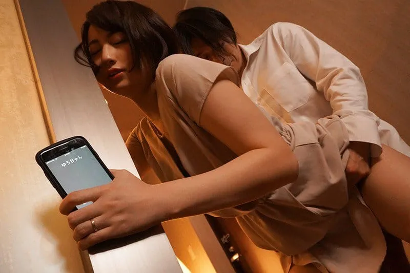 Vợ đi họp lớp rồi nện với nyc mặc cho chồng ở nhà chờ